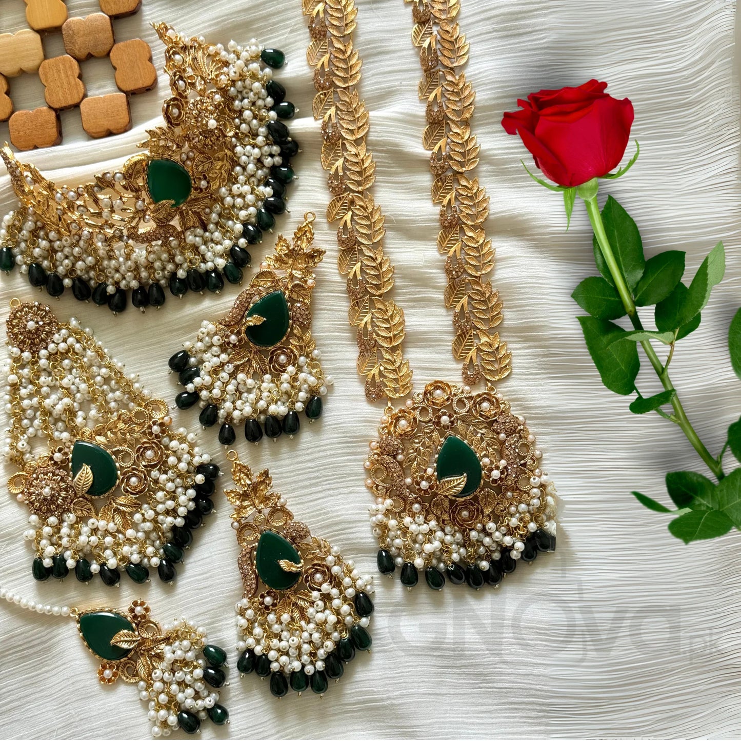 Luxury Bridal Jewelry Set – Pearl Embellished Design