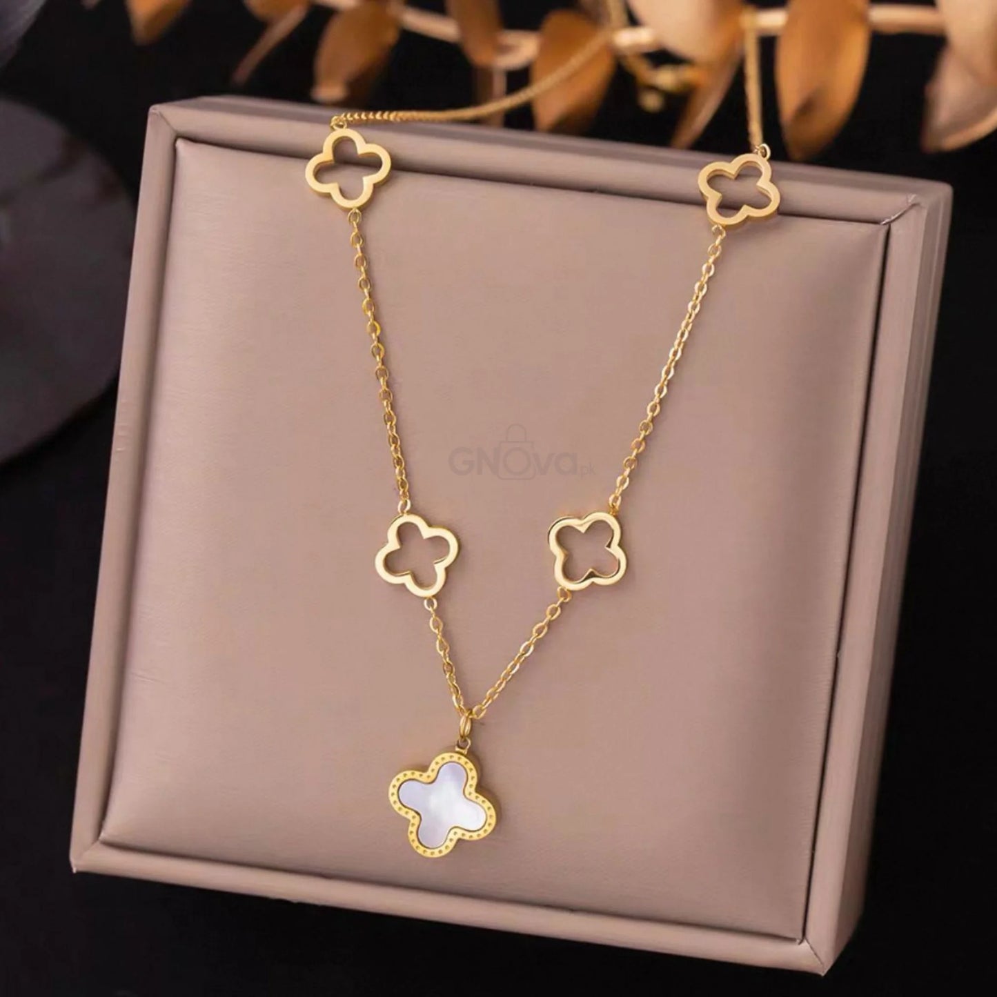 Elegant Clover Charm Necklace – Premium Stainless Steel