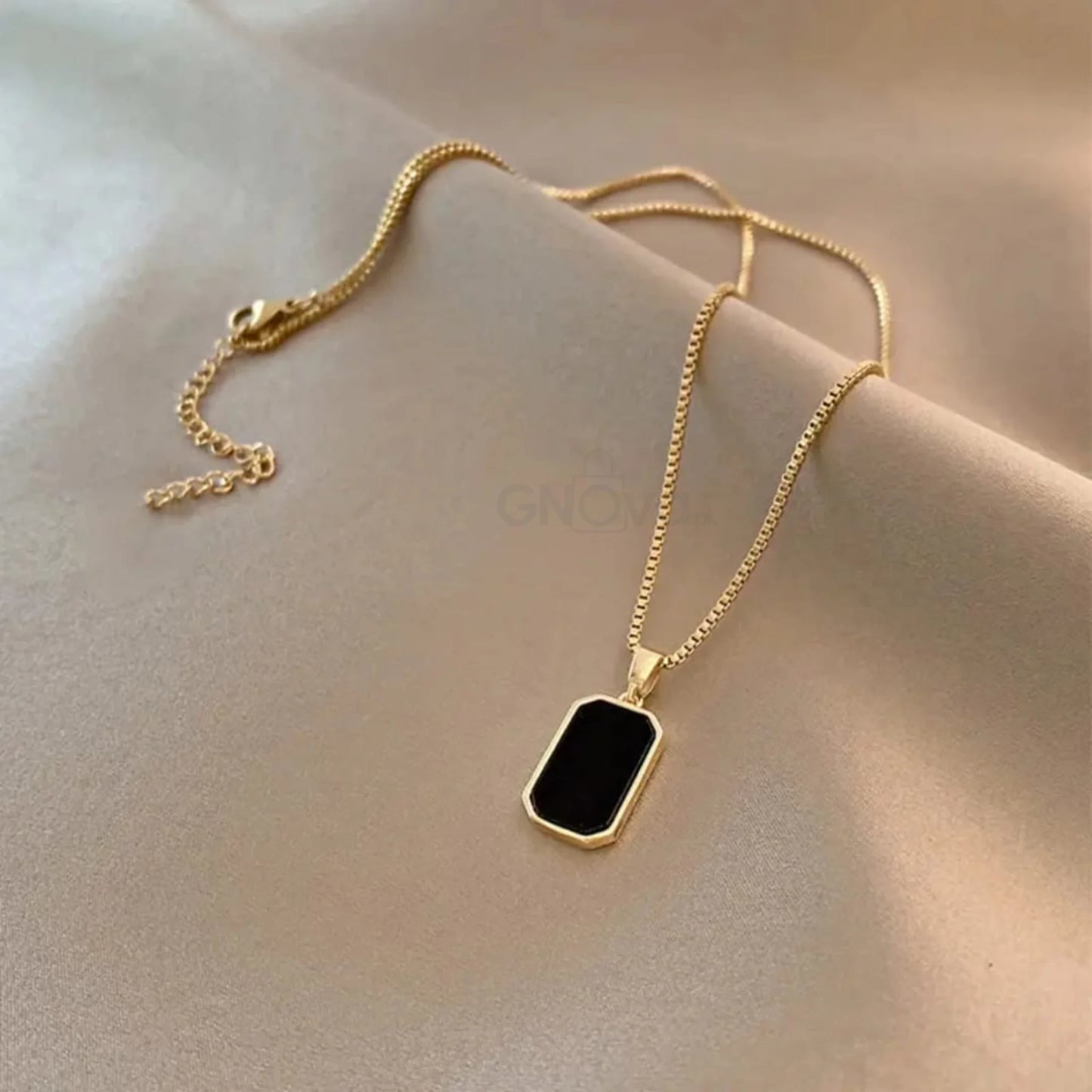 Classic Box Pendant Chain – Minimal Everyday Necklace