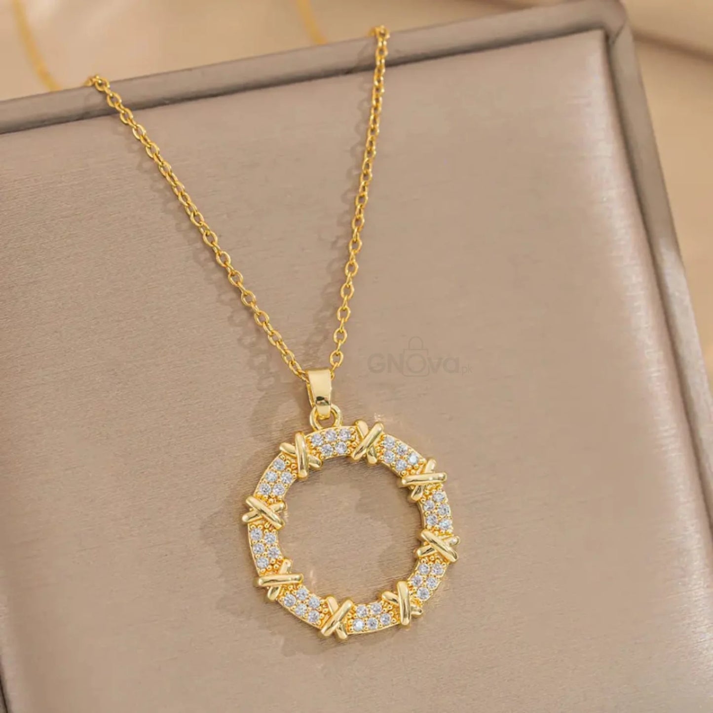Elegant Crystal Circle Pendant Necklace – Premium Stainless Steel