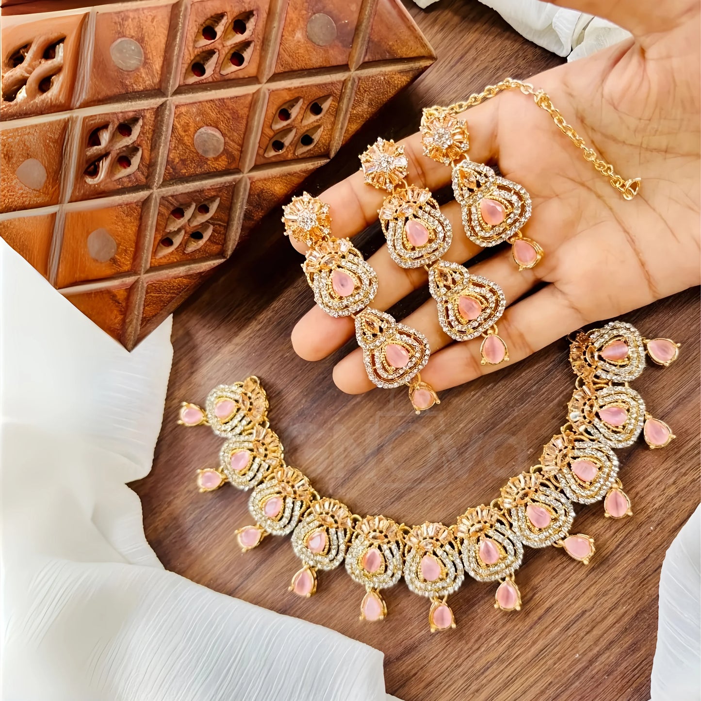 Luxury Jewelry Set – Stone Embellished Design