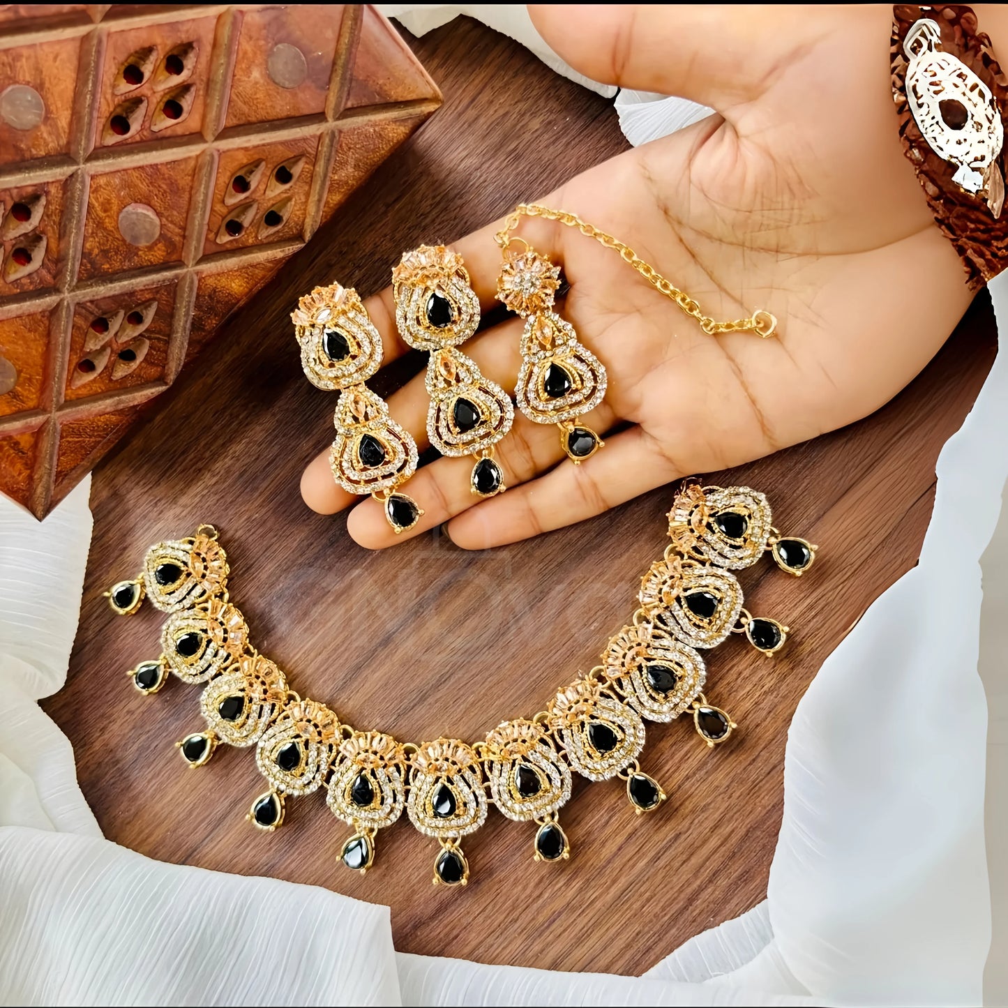 Luxury Jewelry Set – Stone Embellished Design