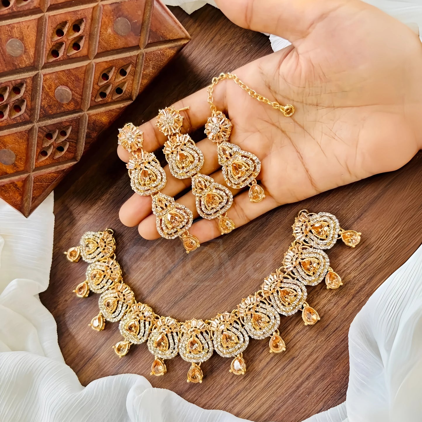Luxury Jewelry Set – Stone Embellished Design