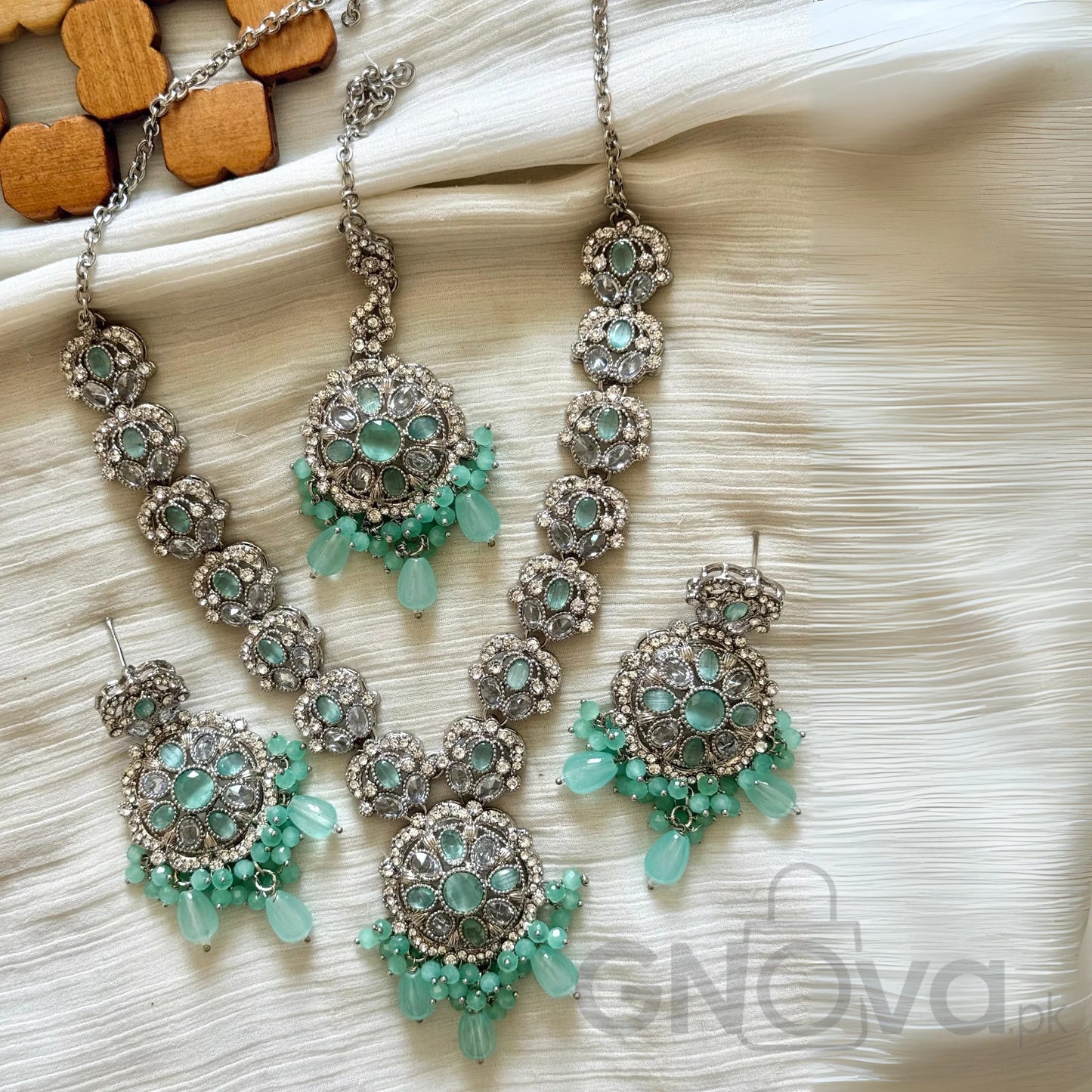 Traditional Necklace & Earrings Set – Elegant Handcrafted Jewelry