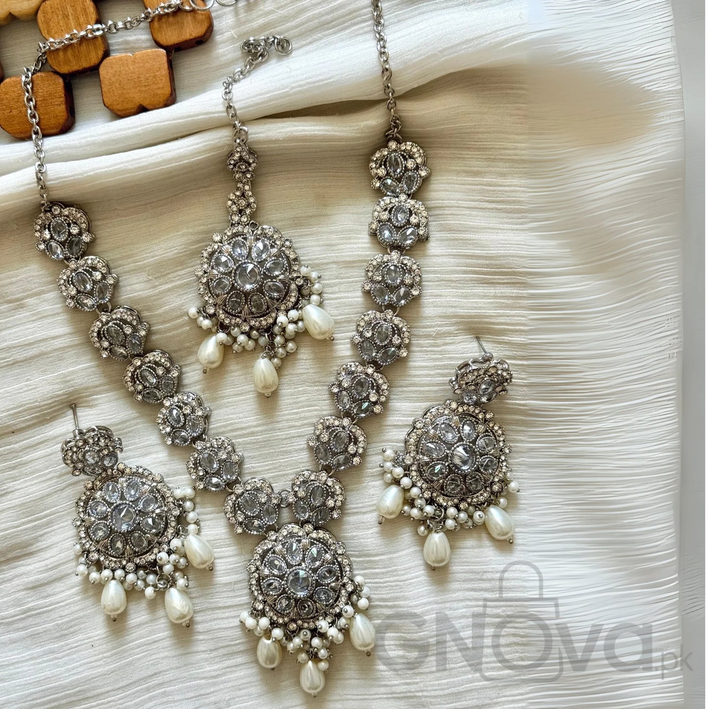 Traditional Necklace & Earrings Set – Elegant Handcrafted Jewelry