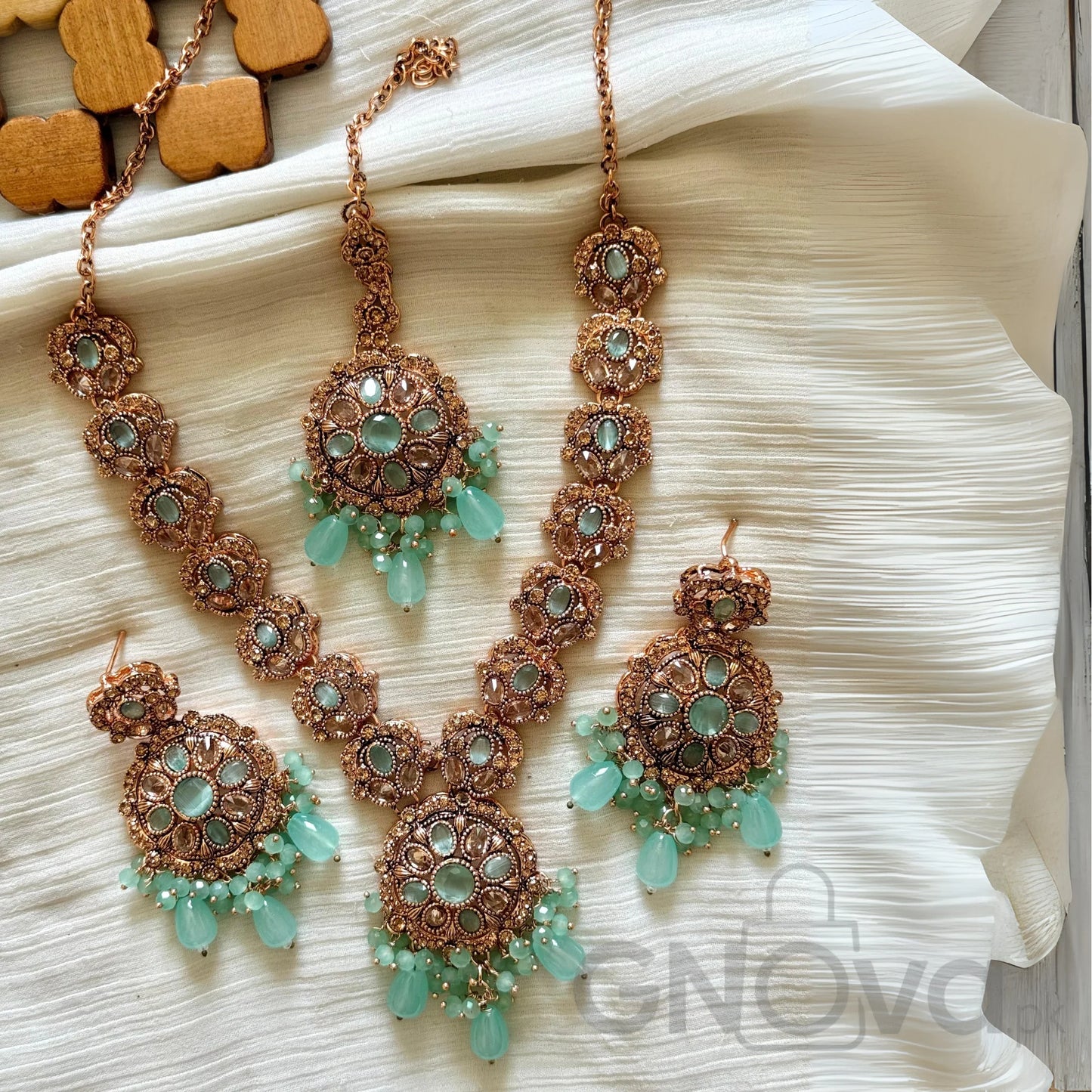 Traditional Necklace & Earrings Set – Elegant Handcrafted Jewelry
