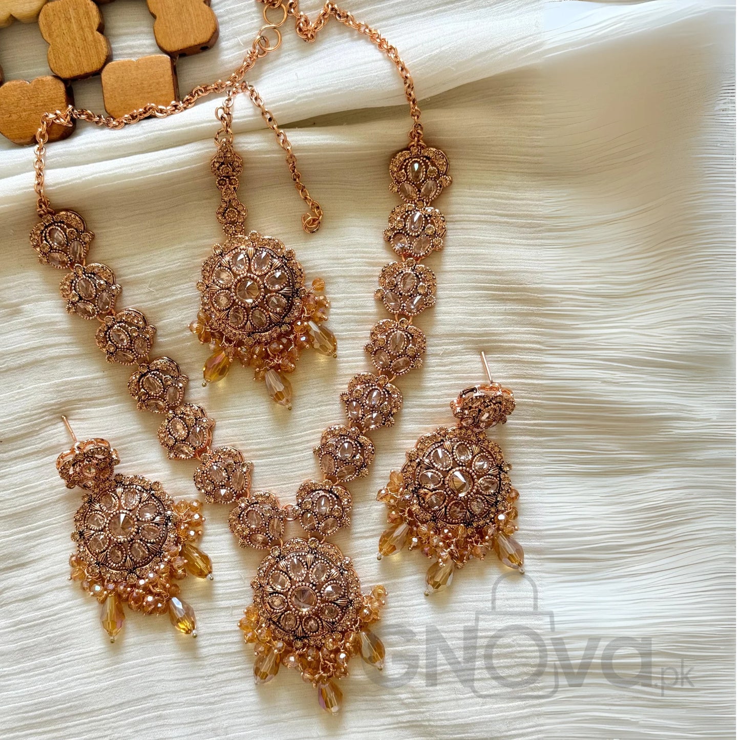 Traditional Necklace & Earrings Set – Elegant Handcrafted Jewelry