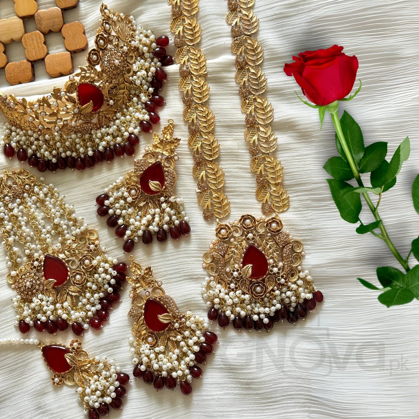 Luxury Bridal Jewelry Set – Pearl Embellished Design