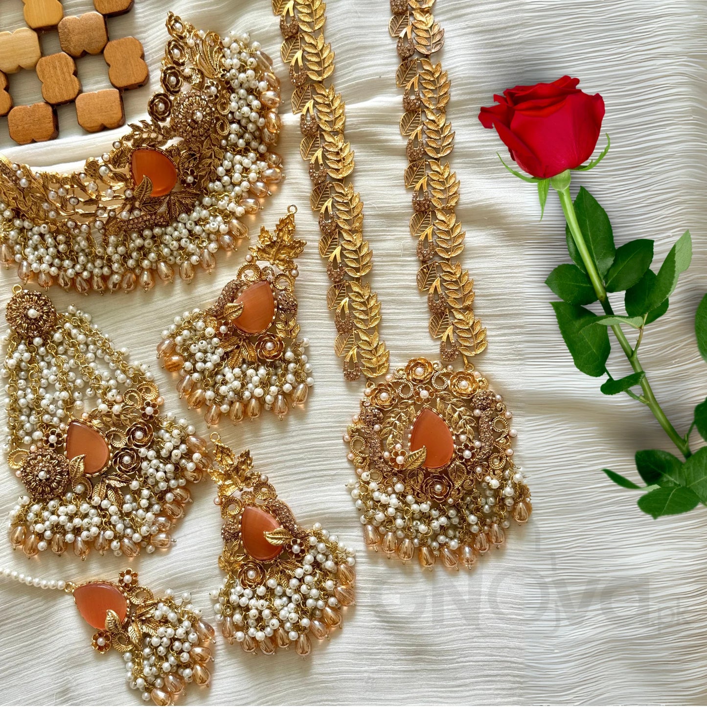 Luxury Bridal Jewelry Set – Pearl Embellished Design