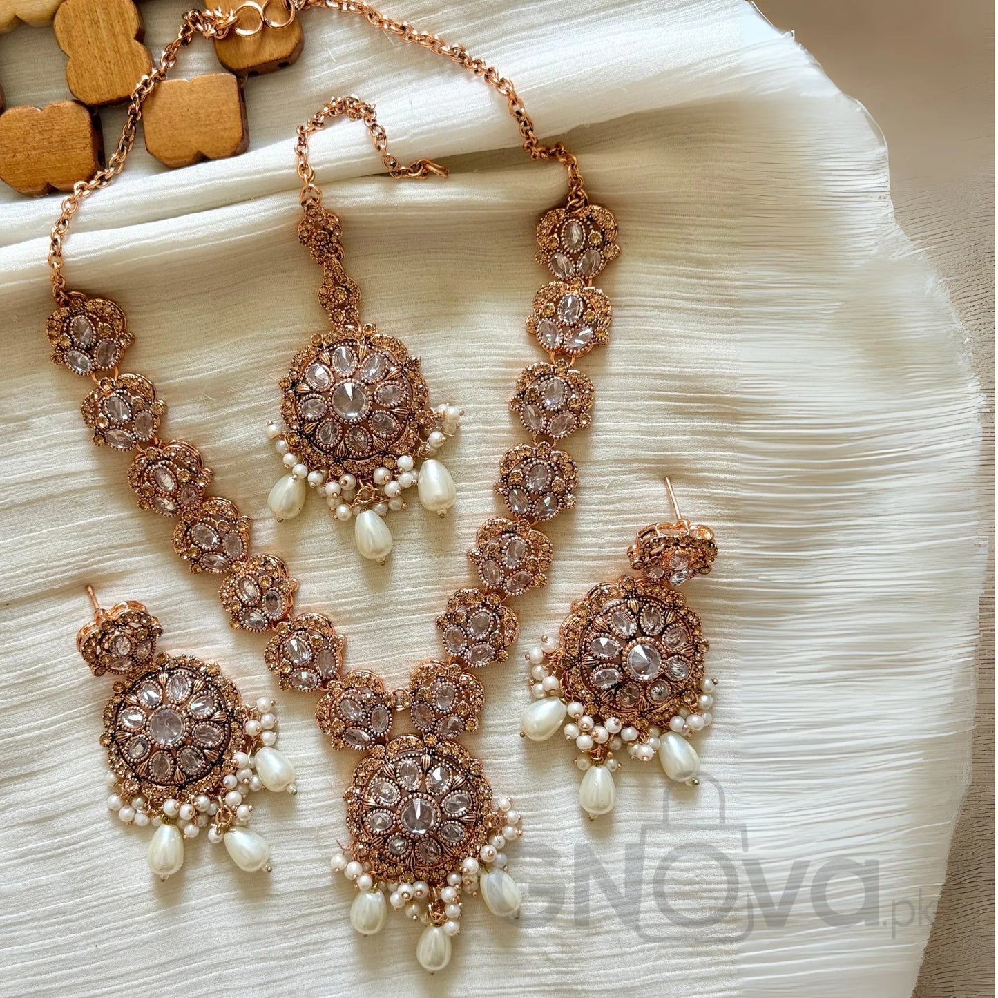 Traditional Necklace & Earrings Set – Elegant Handcrafted Jewelry