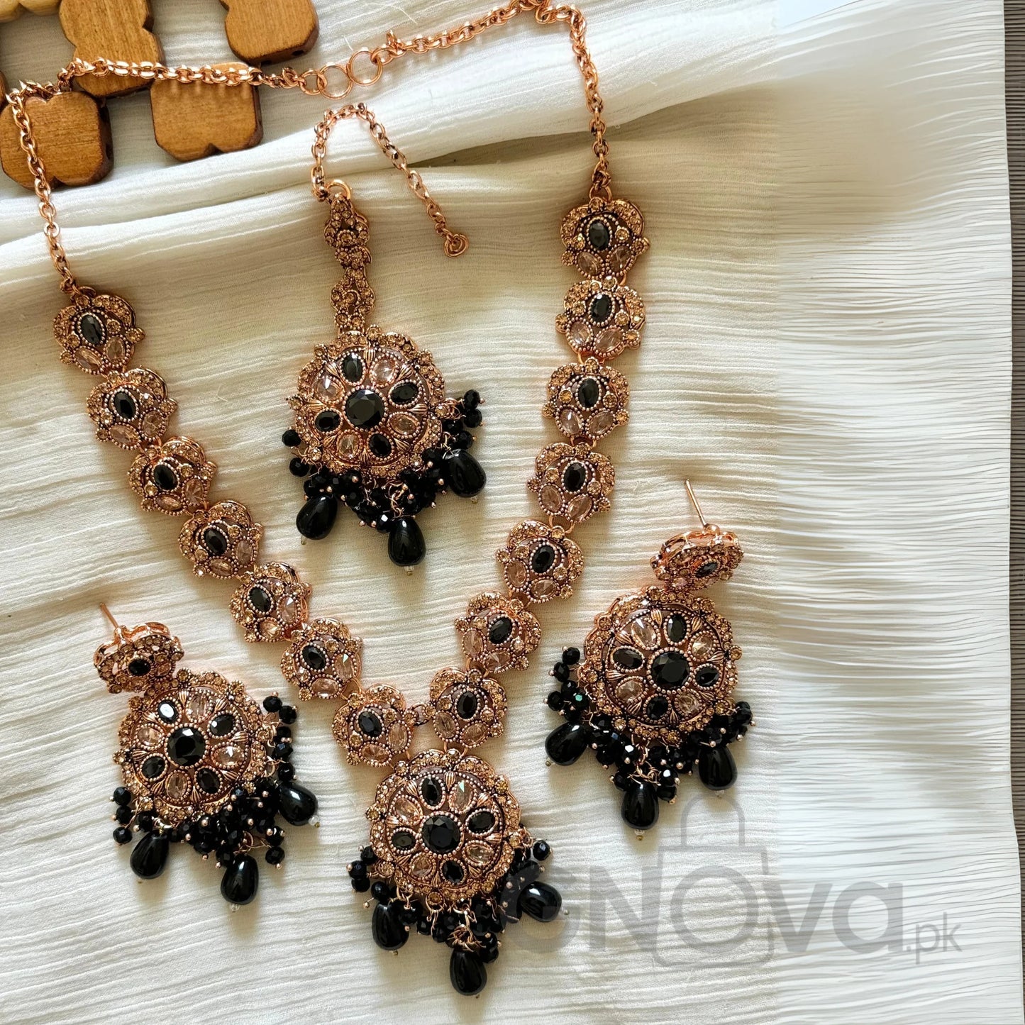 Traditional Necklace & Earrings Set – Elegant Handcrafted Jewelry