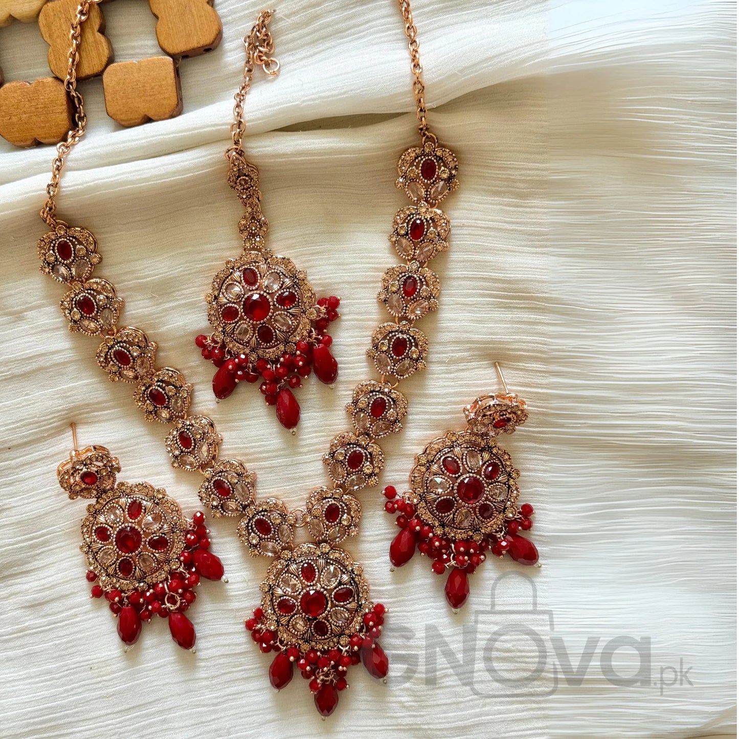 Traditional Necklace & Earrings Set – Elegant Handcrafted Jewelry