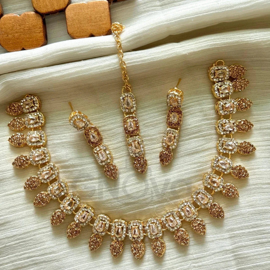 Zircon & Emerald Choker Jewelry Set – Necklace, Earrings & Maang Tikka