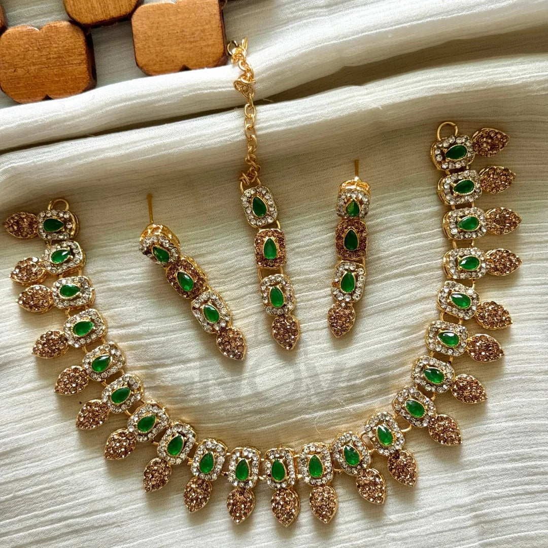 Zircon & Emerald Choker Jewelry Set – Necklace, Earrings & Maang Tikka