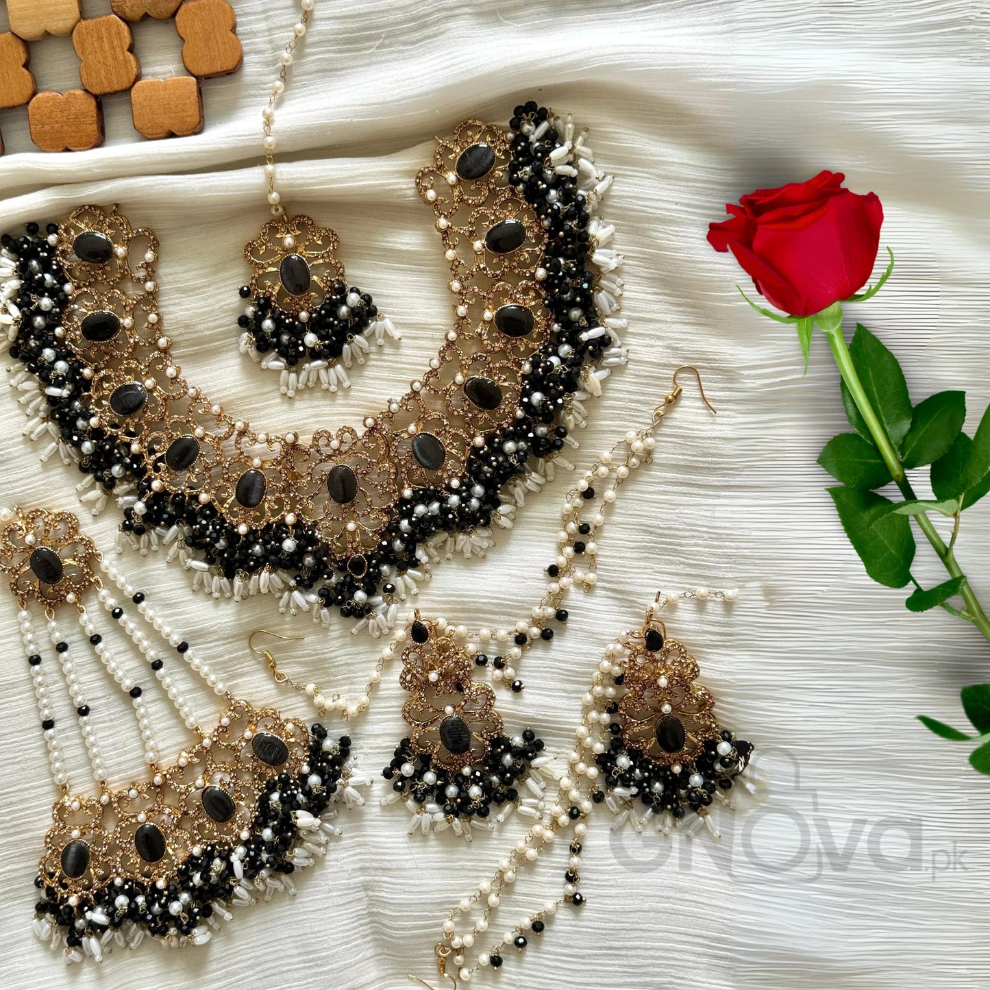 Luxury Bridal Jewelry Set – Pearl Embellished Design