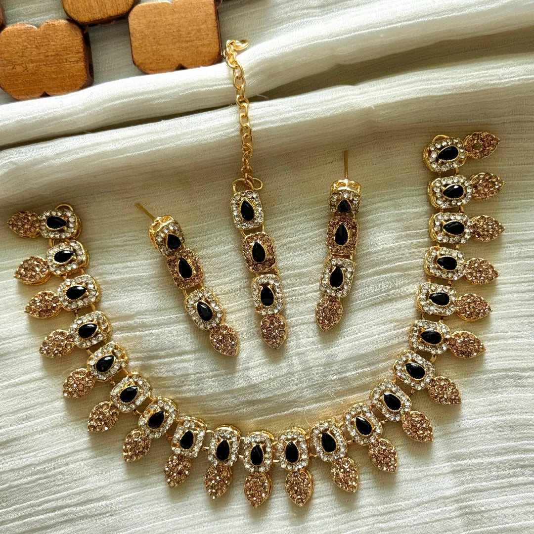 Zircon & Emerald Choker Jewelry Set – Necklace, Earrings & Maang Tikka