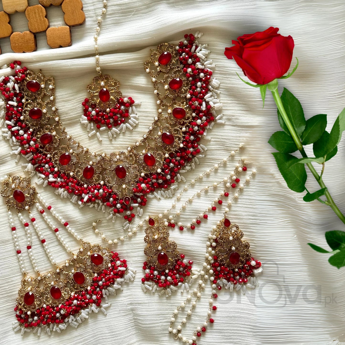 Luxury Bridal Jewelry Set – Pearl Embellished Design