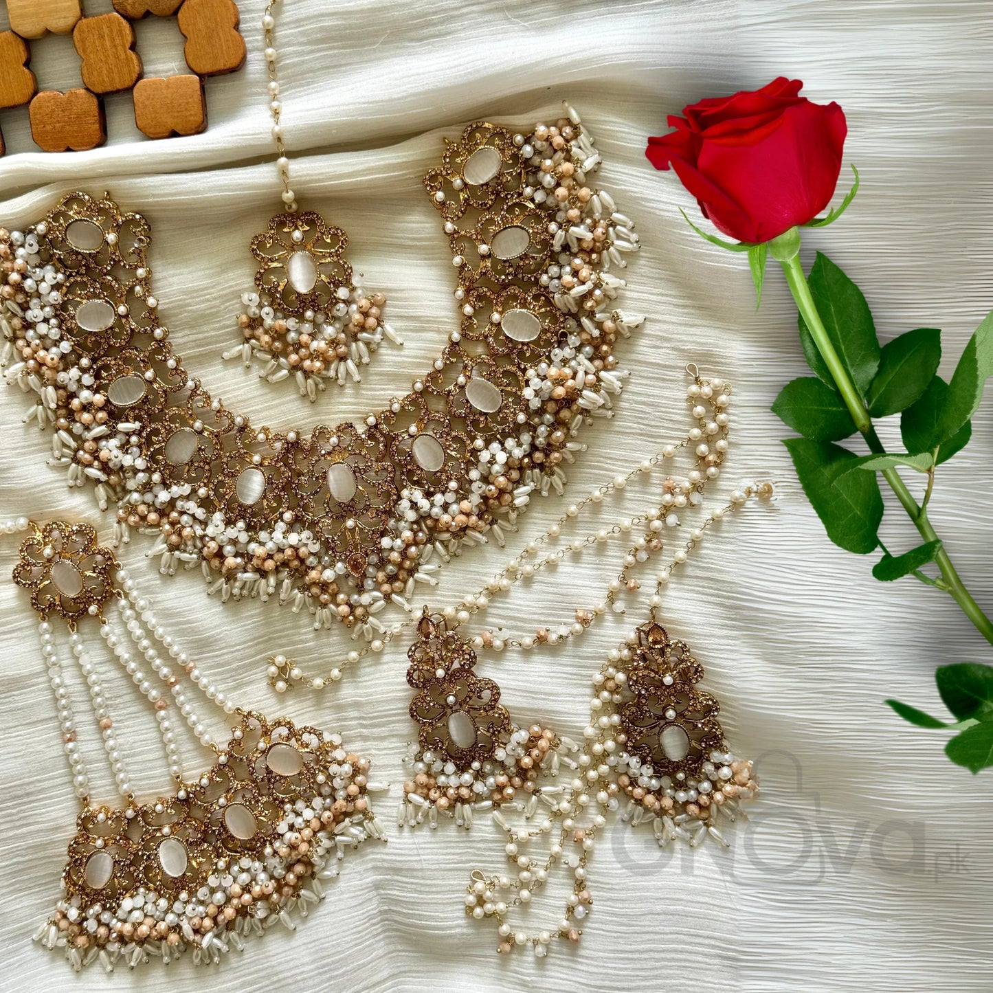 Luxury Bridal Jewelry Set – Pearl Embellished Design
