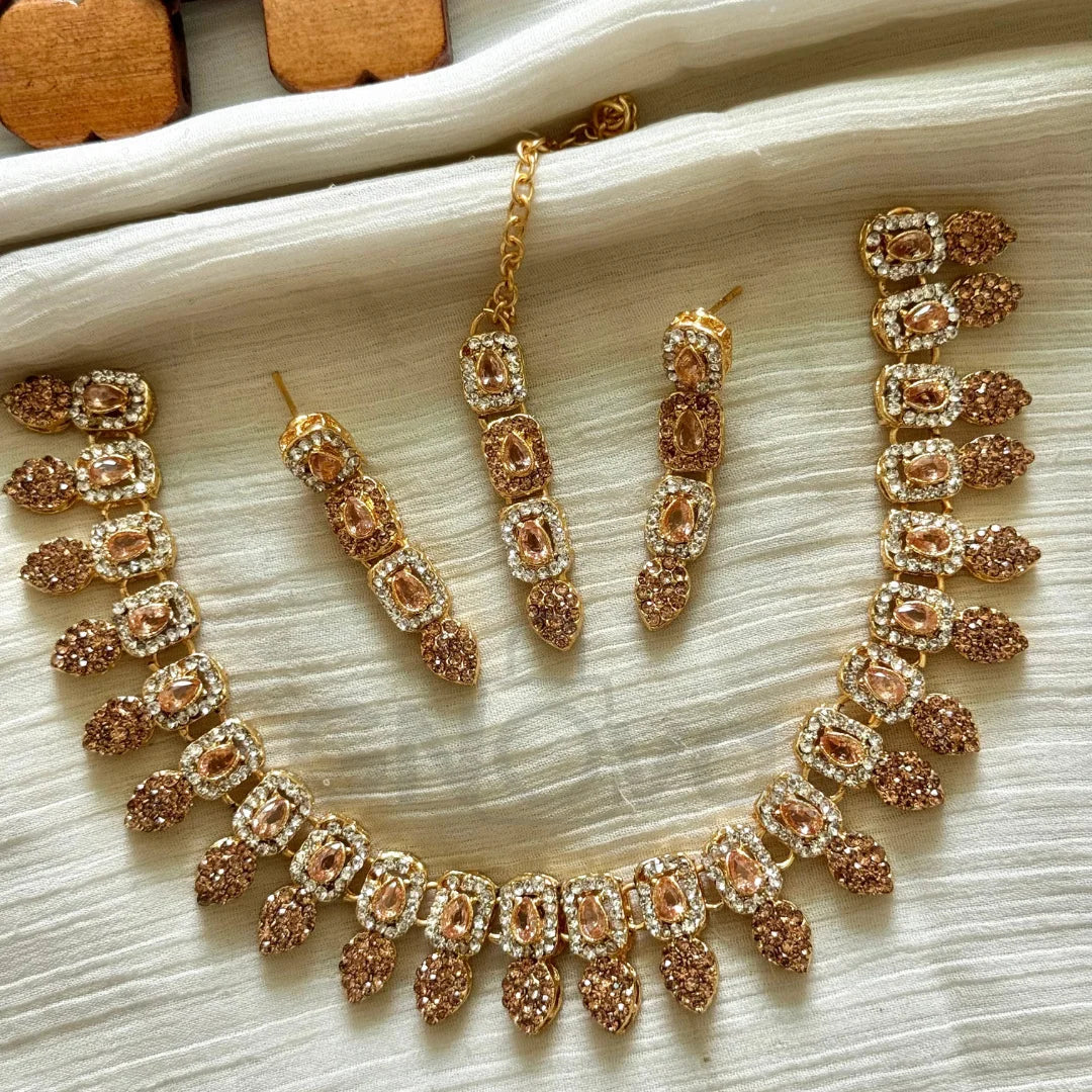 Zircon & Emerald Choker Jewelry Set – Necklace, Earrings & Maang Tikka
