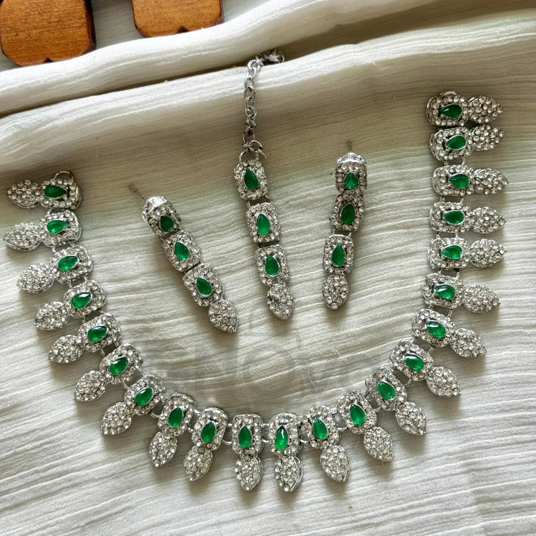 Zircon & Emerald Choker Jewelry Set – Necklace, Earrings & Maang Tikka