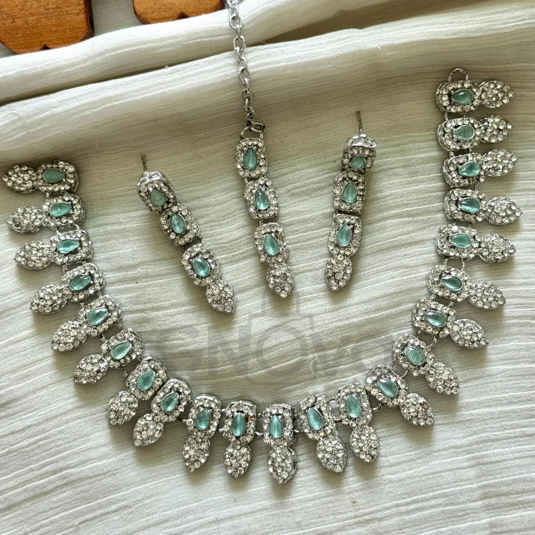 Zircon & Emerald Choker Jewelry Set – Necklace, Earrings & Maang Tikka