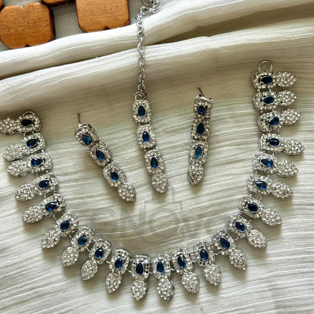 Zircon & Emerald Choker Jewelry Set – Necklace, Earrings & Maang Tikka
